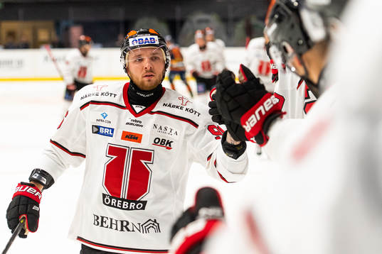 Örebros Robin Kovacs jublar