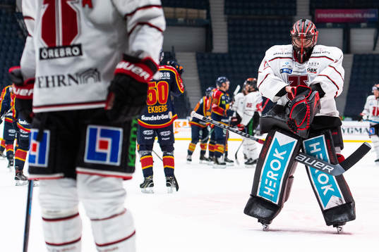 Örebros målvakt Jhonas Enroth deppar