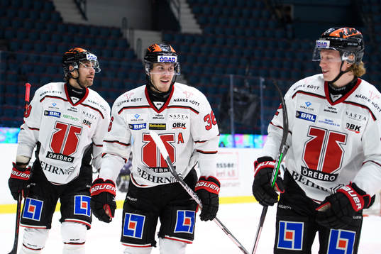Örebros Ludvig Rensfeldt  och Emil Larsson jublar