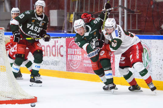 Väsbys Robin Karlsson och Moras Lukas Wernblom