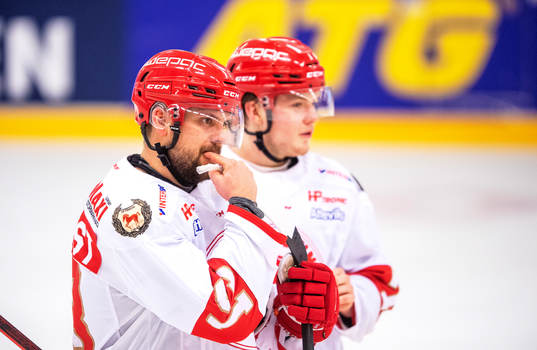 Trojas Tobias Törnkvist och Jesper Emanuelsson deppar