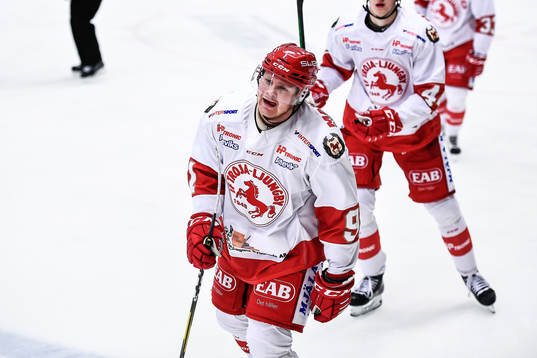 Trojas Emil Ericsson jublar