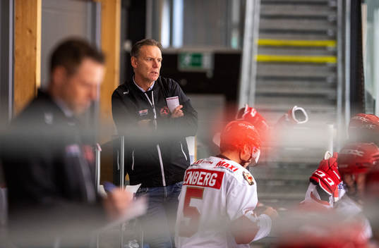 Trojas tränare Johan Benker