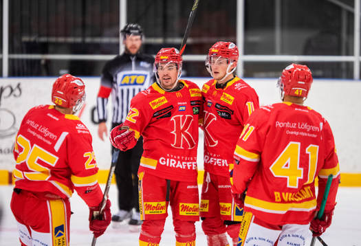 Kalmars Zachary Remers jublar med lagkamrater