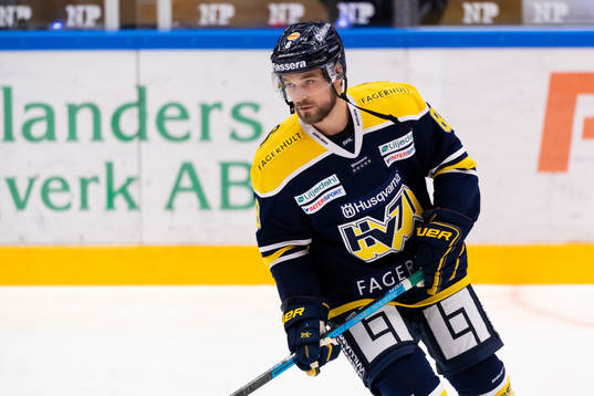 s Craig Schira innan ishockeymatchen i SHL mellan HV71 och