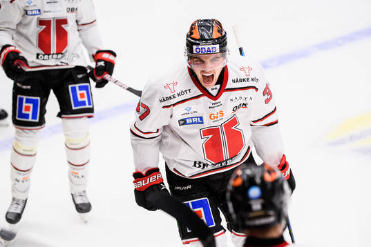 Örebros Glenn Gustafsson jublar