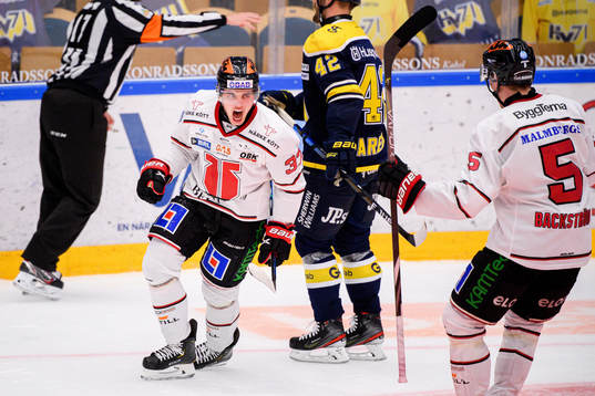 Örebros Glenn Gustafsson jublar