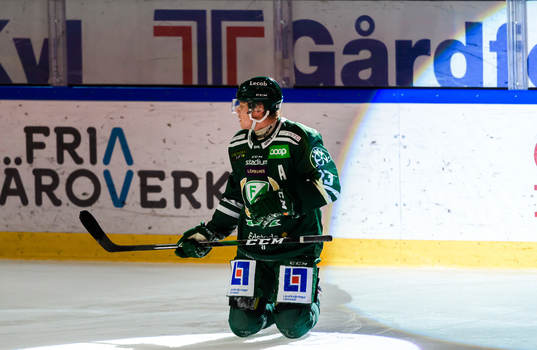 Färjestads Daniel Viksten jublar