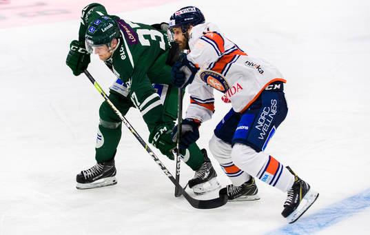 Färjestads Adam Ginning och Växjös Andrew Calof