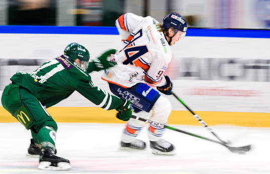 Färjestads Jesse Virtanen och Växjös Joel Persson