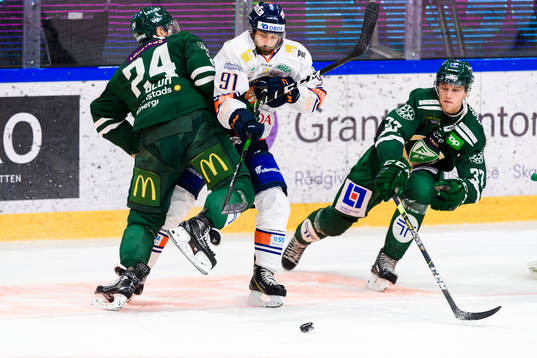 Färjestads Jonathon Blum och Växjös Andrew Calof och