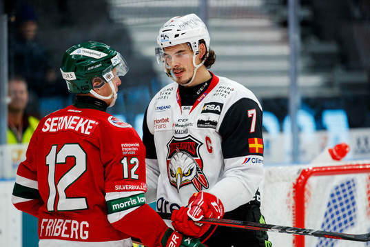 Frölundas Max Friberg och Malmö Redhawks Oliver Lauridsen