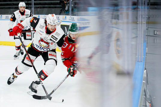 Malmö Redhawks Oliver Lauridsen och Frölundas Max Friberg