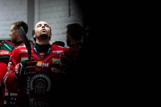 Frölundas Stefan Elliot innan ishockeymatchen i SHL mellan