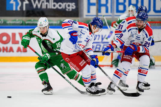 Rögles Lucas Ekeståhl Jonsson  i en kamp mot Oskarshamns