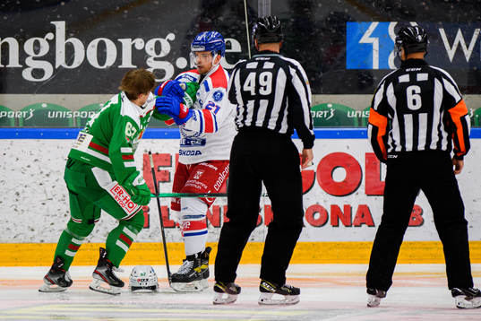 Bråk mellan Rögles Leon Bristedt och Oskarshamns Brian
