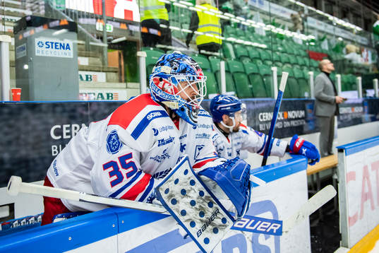 Oskarshamns målvakt Joe Cannata deppar