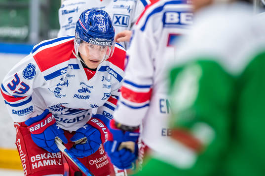 Oskarshamns Filiph Engsund har ont