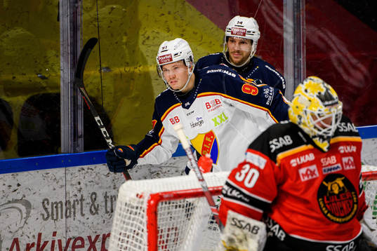 Djurgårdens Linus Andersson jublar med Tom Wandell