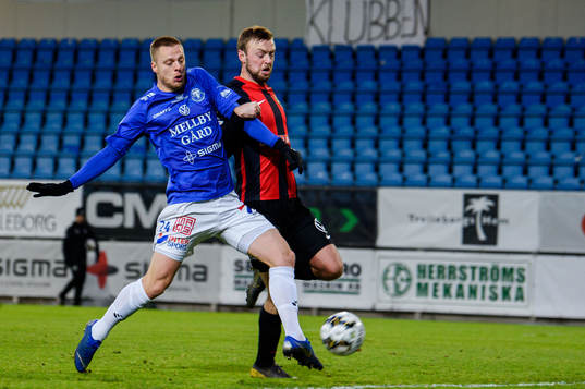Trelleborgs Mattias Håkansson gör 1-0 framför