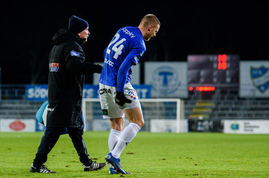 Trelleborgs Mattias Håkansson lämnar planen
