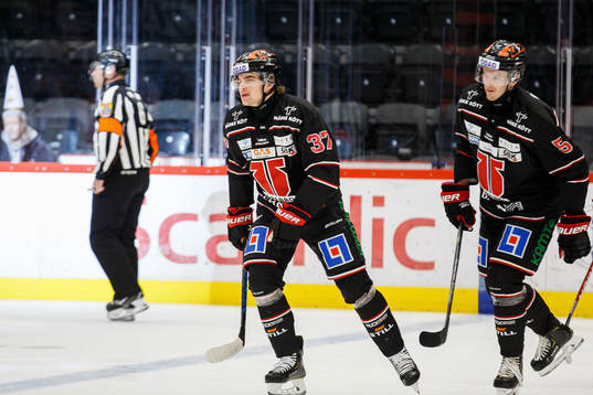 Örebros Glenn Gustafsson och Gustav Backström jublar