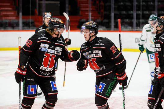 Örebros Linus Öberg och Robin Salo jublar
