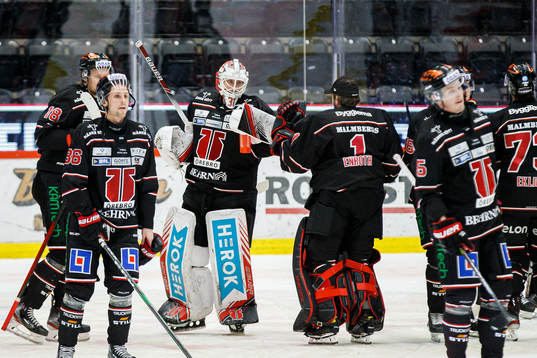 Örebros målvakter Jonas Arntzen och Jhonas Enroth jublar
