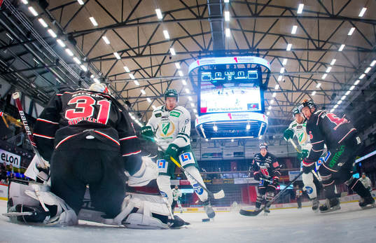 Örebros målvakt Jonas Arntzen och Gustav Backström och