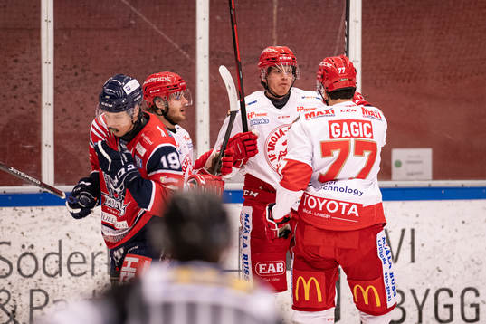 Bläddra bland fler bilder av Ishockey, HockeyEttan södra, Borås - Troja Ljungby 