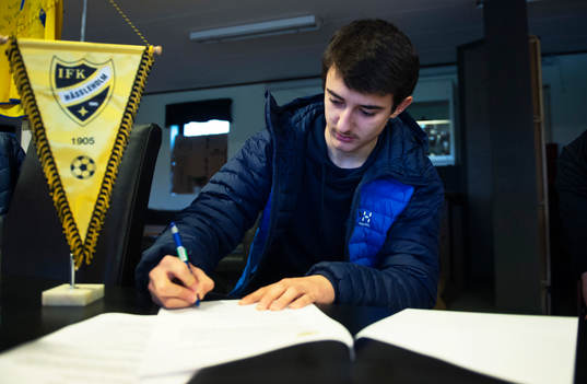 IFK Hässleholm Armin Culum skriver nytt kontrakt med sin