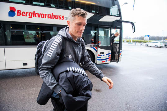 Kalmars Viktor Elm anländer