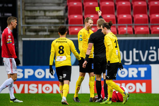Jönköpings Elias Gustafson får en varning