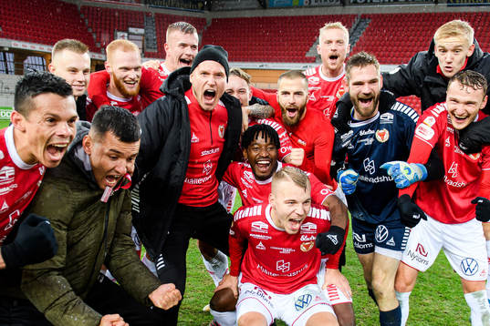 Kalmars spelare jublar
