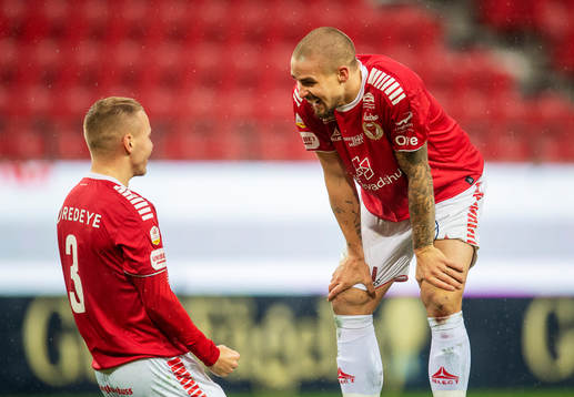 Kalmars Sebastian Ring och Douglas Bergqvist jublar