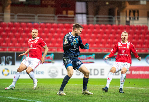 Kalmars målvakt Lucas Hägg Johansson jublar