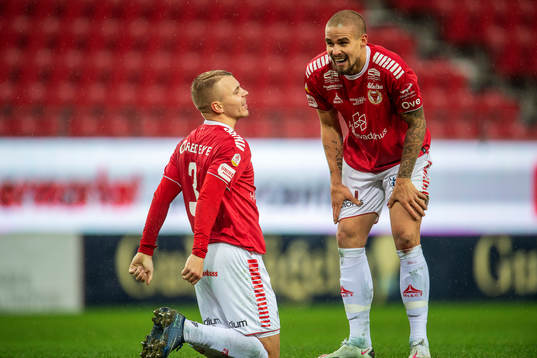 Kalmars Sebastian Ring och Douglas Bergqvist jublar