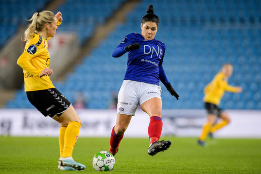 Cathrine Dahlström of LSK Kvinner and Dejana Stefanovic of