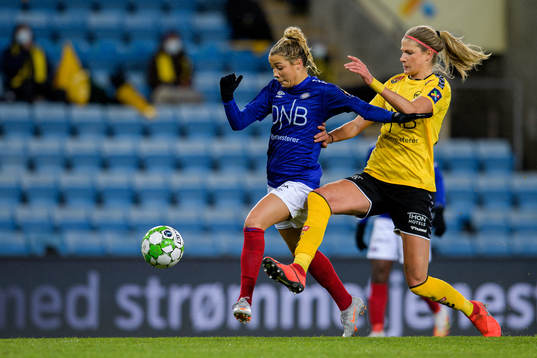 Celin Bizet Ildhusøy of Vålerenga and Justine Monique