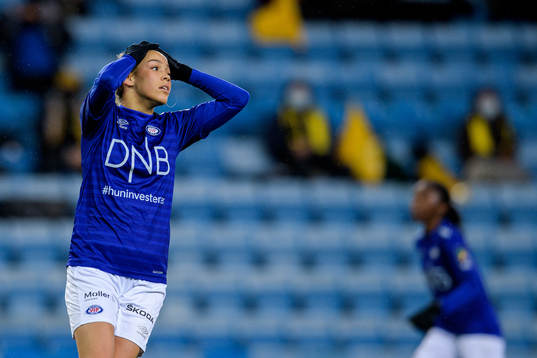 Celin Bizet Ildhusøy of Vålerenga looks dejected