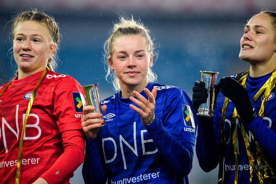 Marie Dølvik Markussen of Vålerenga celebrastes