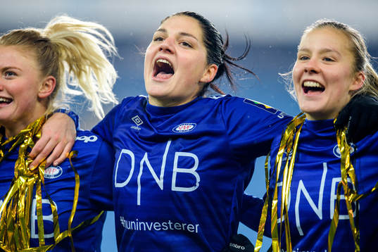 Dejana Stefanovic of Vålerenga celebrates
