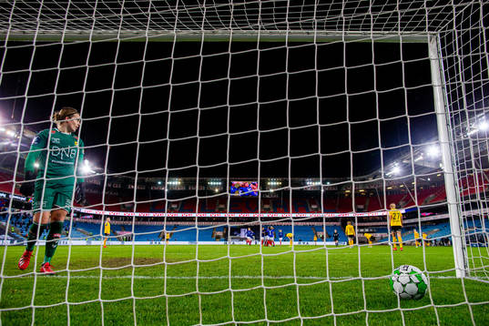 Goalkeeper Ida Norstrøm of LSK Kvinner looks dejected