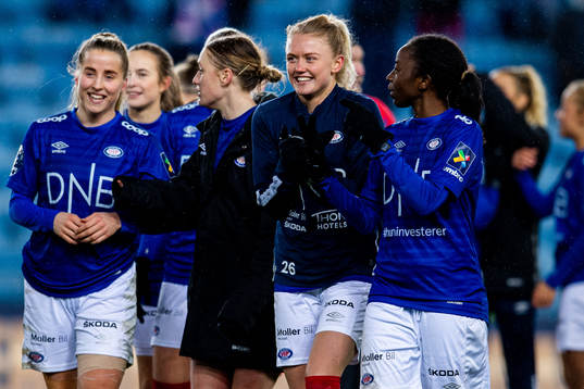 Rikke Marie Madsen and Ajara Njoya of Vålerenga