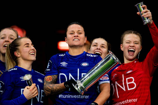 Sigrid Heien Hansen, Sherida Spitse and goalkeeper Jalen