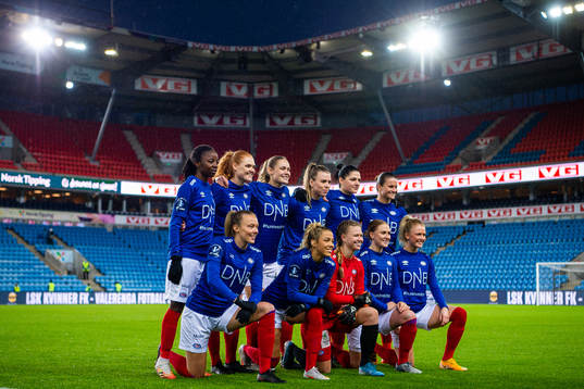 Vålerenga’s starting eleven pose for a team photo