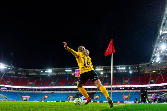 Emilie Marie Woldvik of LSK Kvinner takes a corner kick
