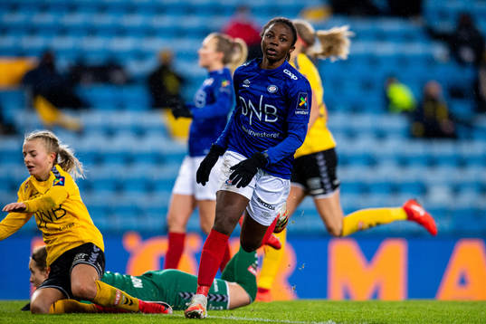 Ajara Njoya of Vålerenga celebrates
