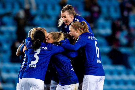 Marie Dølvik Markussen of Vålerenga celebrates with