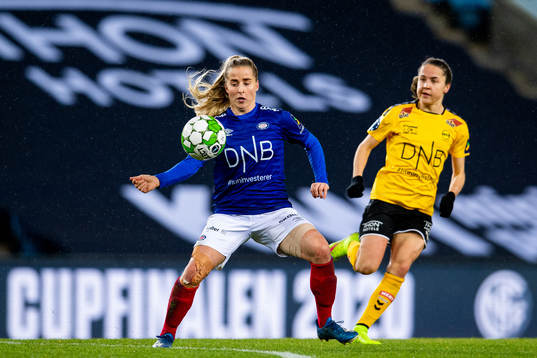 Sigrid Heien Hansen of Vålerenga and Heidi Elisabeth